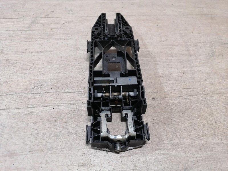 Rapid 2 кронштейн ручки двери передний левый