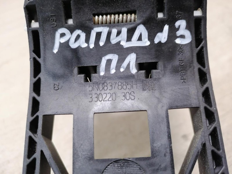 Rapid 2 кронштейн ручки двери передний левый