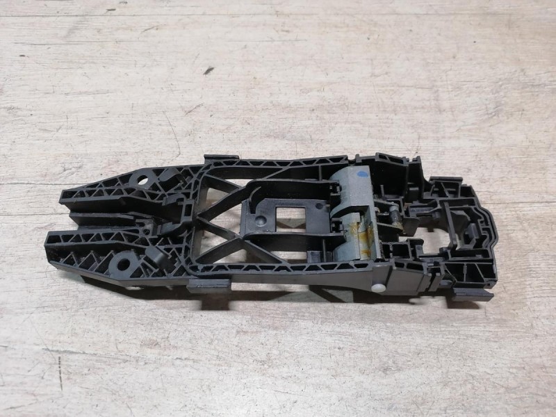 Rapid 2 кронштейн ручки двери задний левый