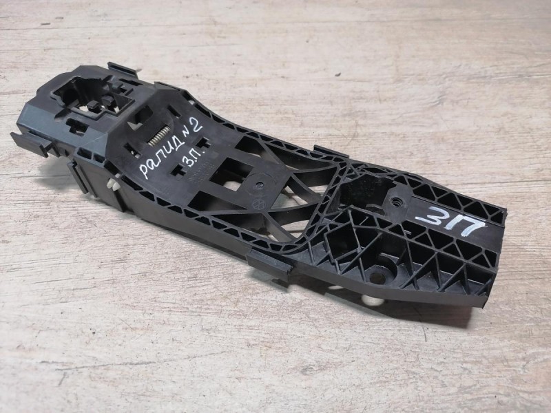 Rapid №2 кронштейн ручки двери задний правый