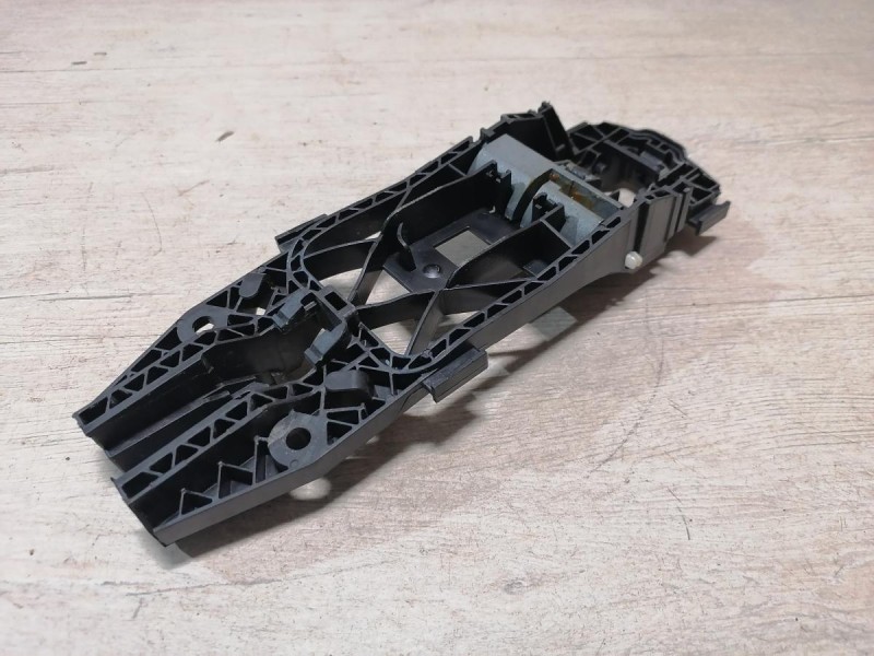 Rapid №2 кронштейн ручки двери задний правый