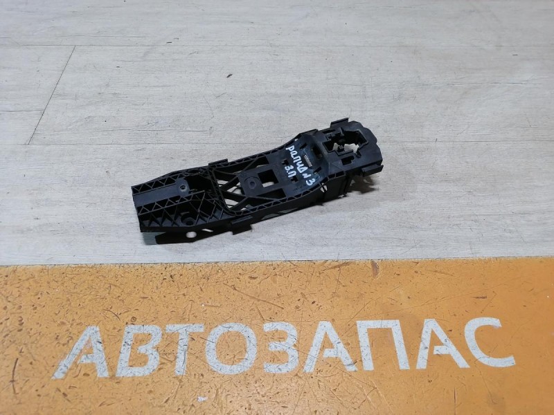 Rapid 2 кронштейн ручки двери задний правый