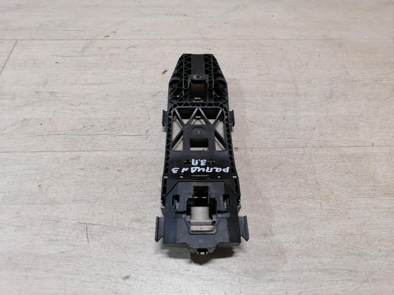 Rapid 2 кронштейн ручки двери задний правый