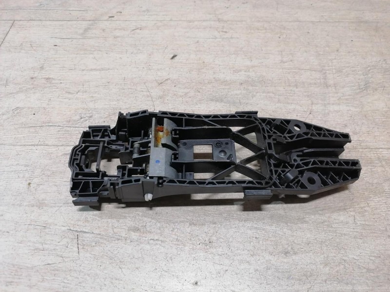 Rapid 2 кронштейн ручки двери задний правый