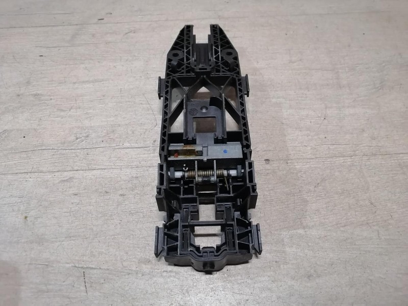 Rapid 2 кронштейн ручки двери задний правый