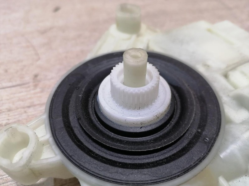 Rapid 2 моторчик стеклоподъемника передний левый