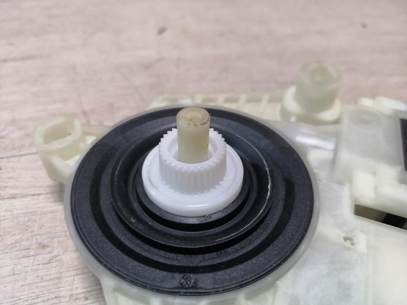 Rapid №2 моторчик стеклоподъемника передний правый