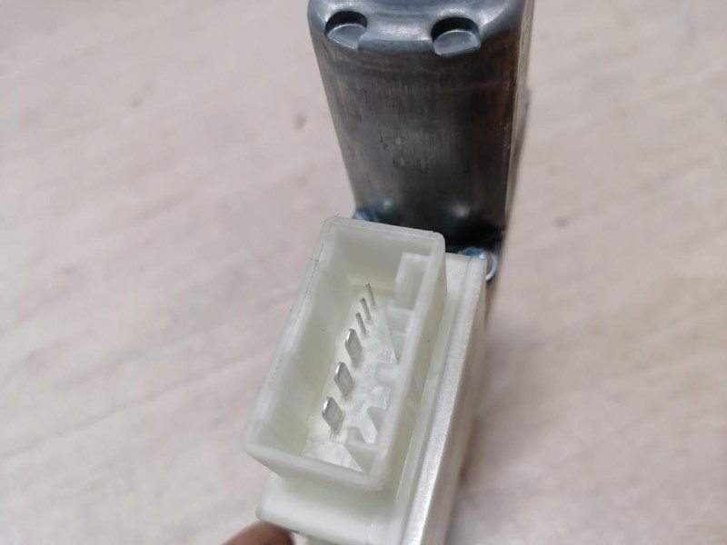 Rapid №2 моторчик стеклоподъемника передний правый