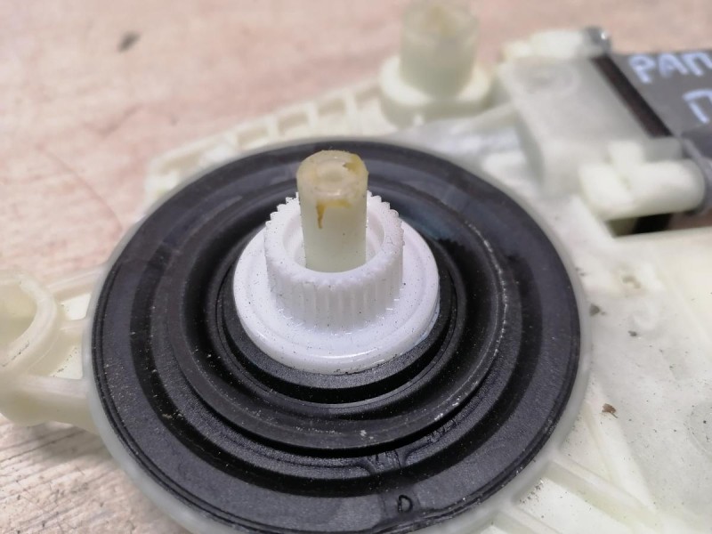 Rapid 2 моторчик стеклоподъемника передний правый