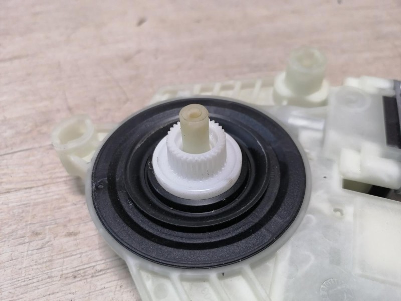 Rapid №2 моторчик стеклоподъемника задний правый