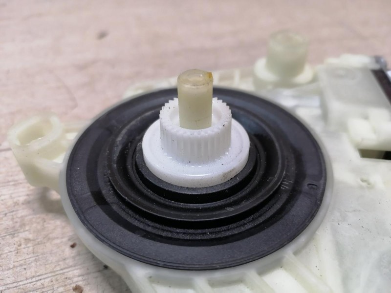 Rapid 2 моторчик стеклоподъемника задний правый