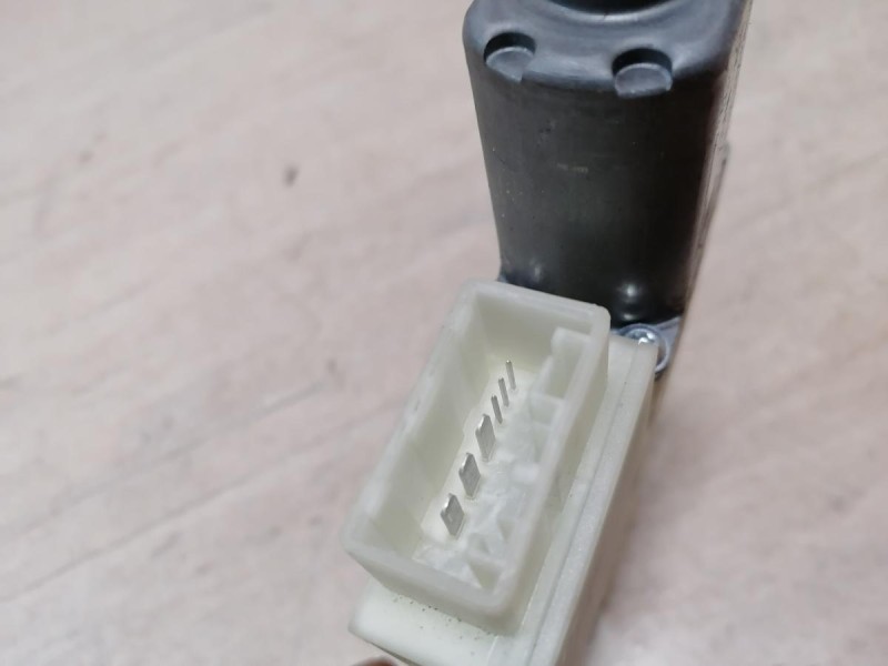 Rapid 2 моторчик стеклоподъемника задний правый