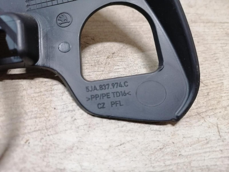 Rapid 2 заглушка зеркала с пищалкой правая