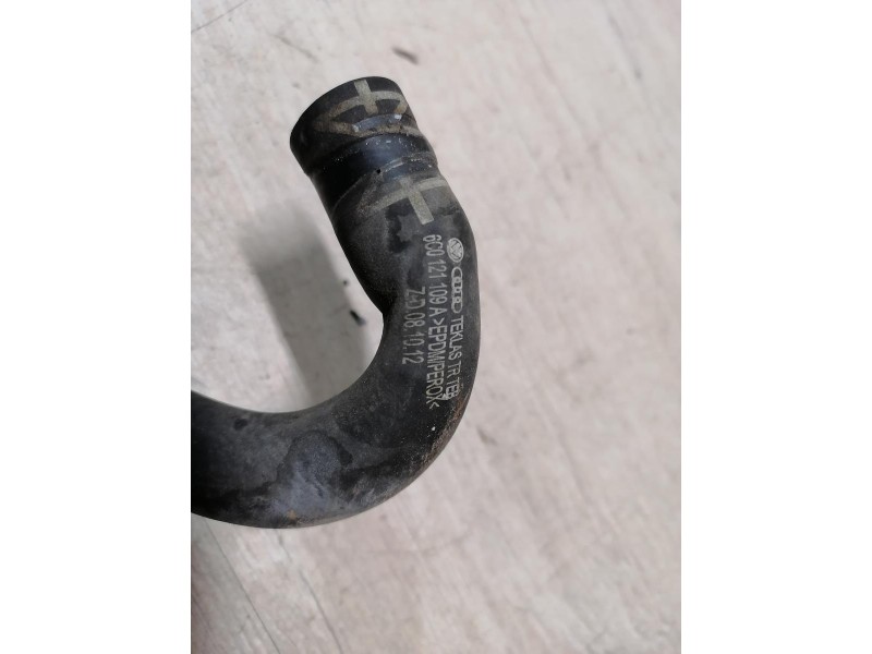 Rapid 2 патрубок охлаждения двигателя c0121109a