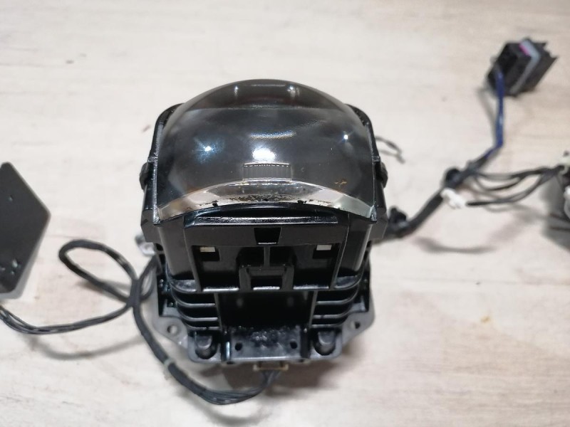 Omoda C5 ДХО линза левой фары лампа диодная проводка