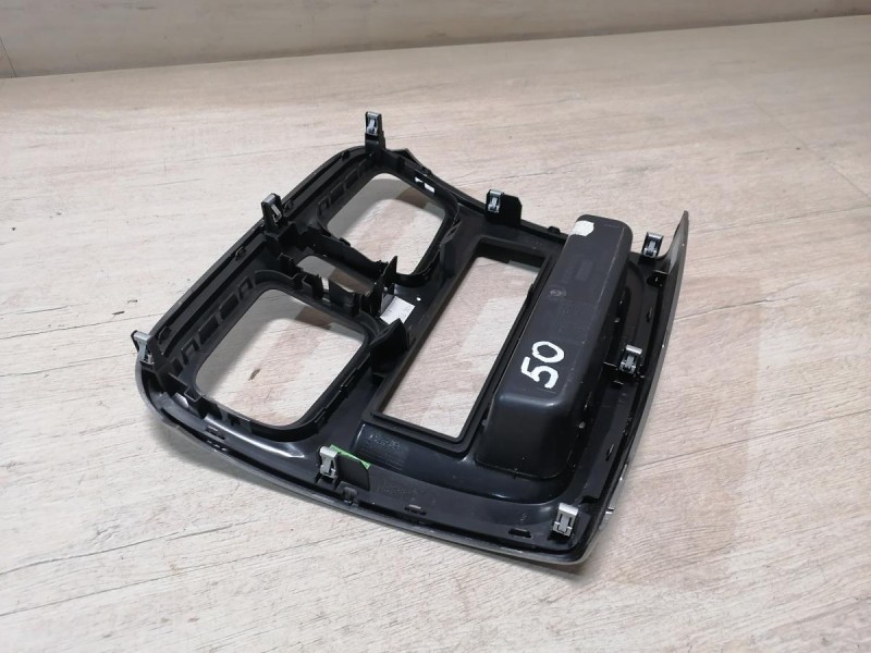 Logan №50 рамка под магнитолу 1 дин