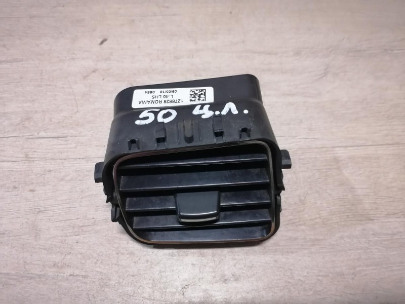 Logan №50 дефлектор торпедо центральный левый