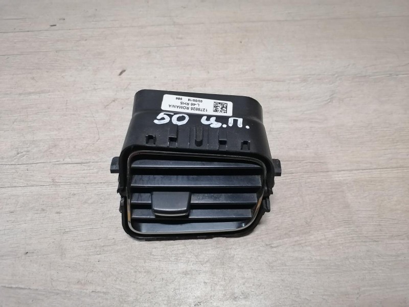 Logan №50 дефлектор торпедо центральный правый