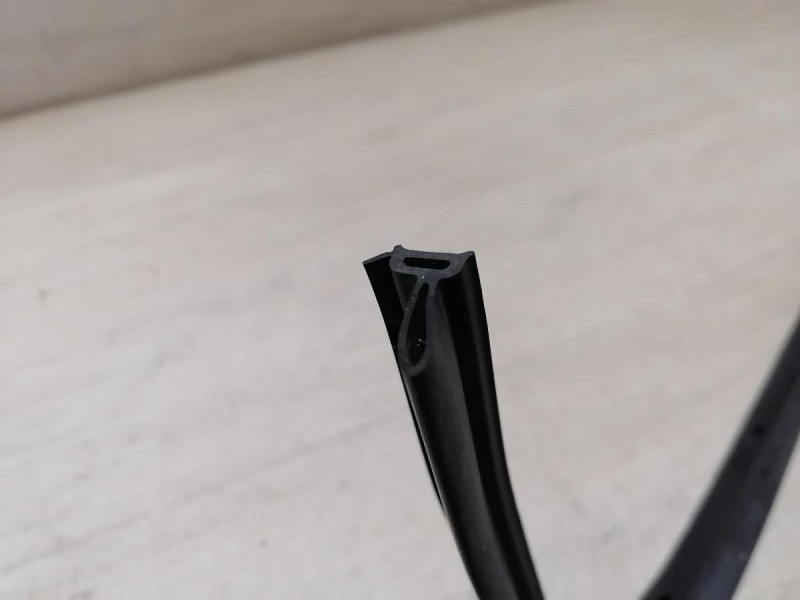 Rapid 2 уплотнитель двери нижний задний левый