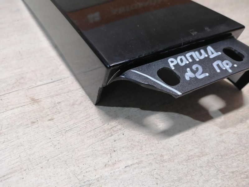 Rapid №2 накладка средней стойки наружная правая деф