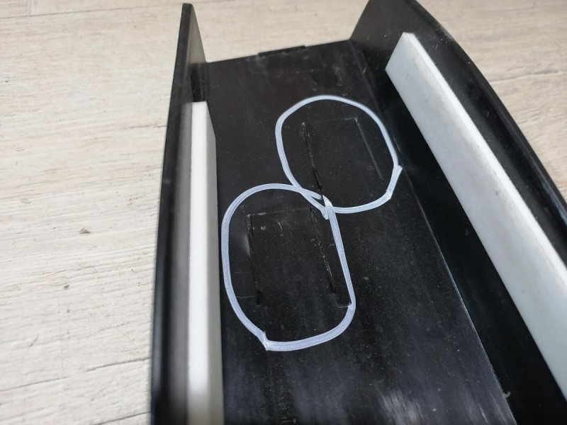 Rapid №2 накладка средней стойки наружная правая деф