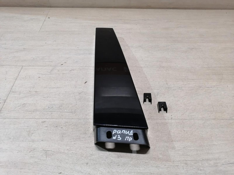 Rapid 2 накладка средней стойки наружная правая деф