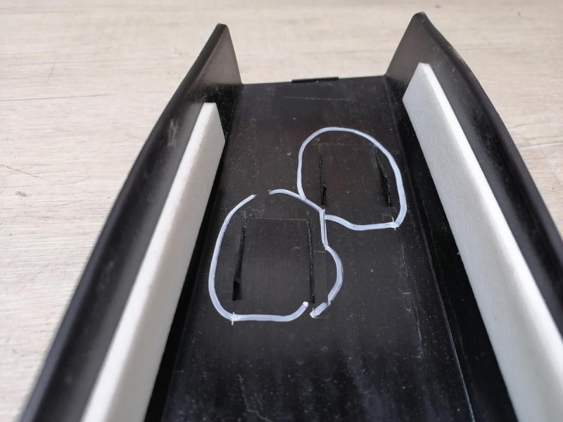 Rapid 2 накладка средней стойки наружная правая деф