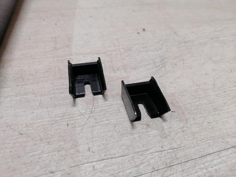 Rapid 2 накладка средней стойки наружная правая деф