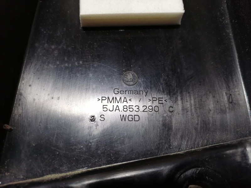 Rapid 2 накладка средней стойки наружная правая деф