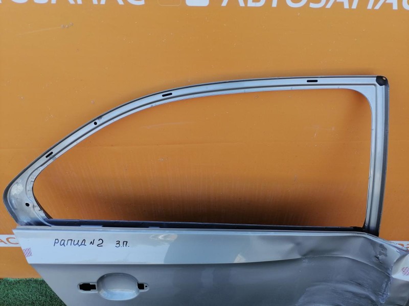 Rapid №2 дверь задняя правая рамка деф