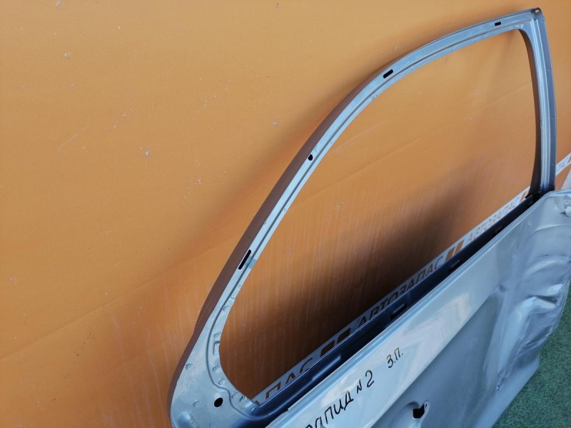 Rapid №2 дверь задняя правая рамка деф