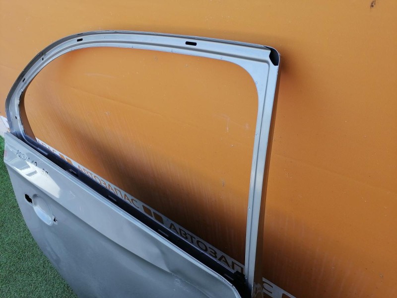 Rapid №2 дверь задняя правая рамка деф