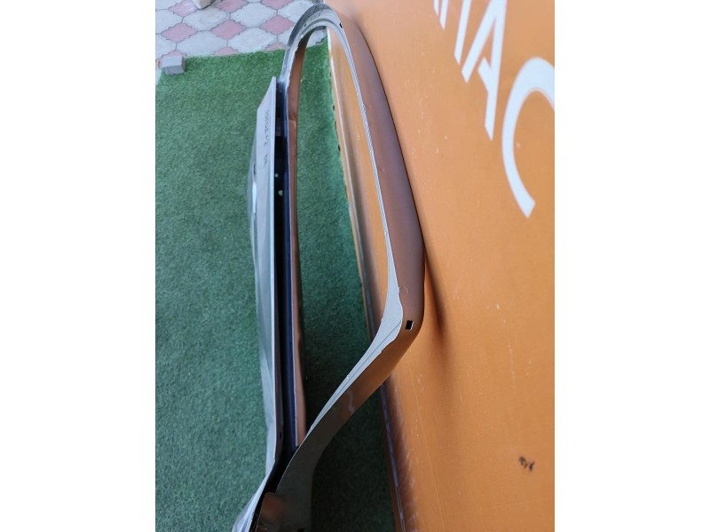 Rapid №2 дверь задняя правая рамка деф