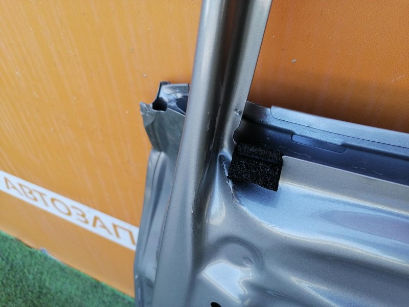 Rapid №2 дверь задняя правая рамка деф