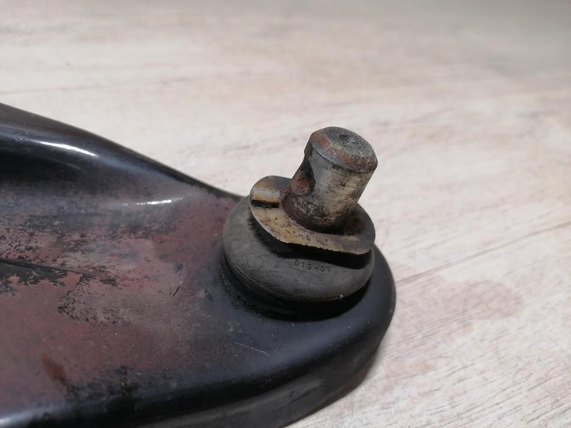 Logan №50 рычаг правый