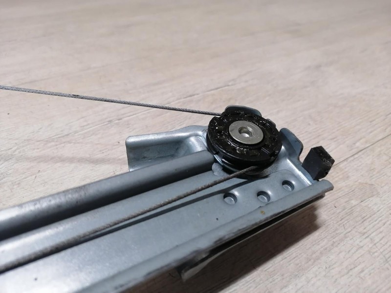 Logan №50 стеклоподъемник задний левый мех