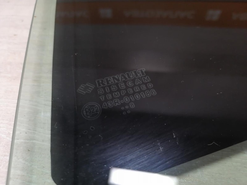 Logan №50 стекло заднее левое 18