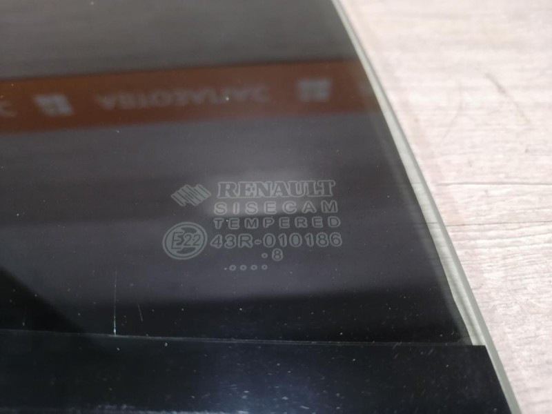 Logan №50 форточка правая 18