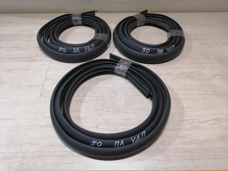 Logan №50 уплотнитель дверного проема задний правый