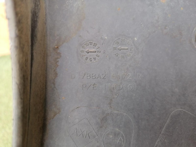 Sandero №15 расширитель крыла задний правый деф