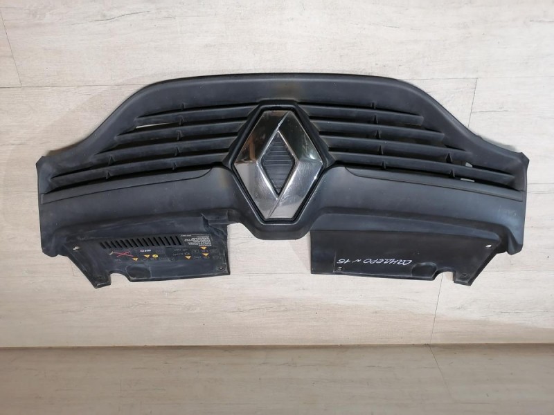 Sandero №15 решетка радиатора не ориг