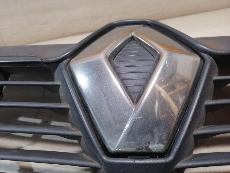 Sandero №15 решетка радиатора не ориг