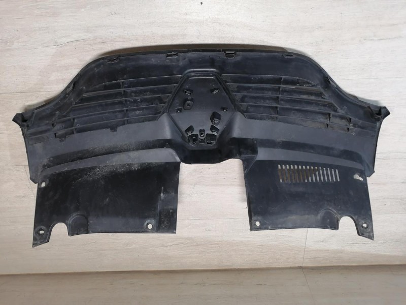 Sandero №15 решетка радиатора не ориг