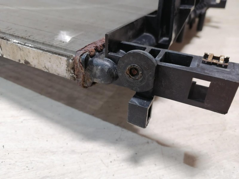 Sandero №15 радиатор охлаждения двигателя деф