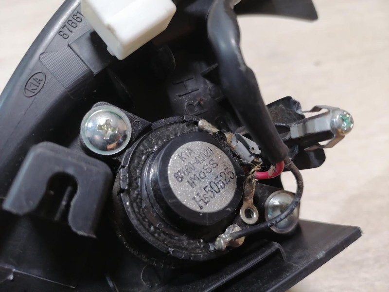 Rio 3 №10 заглушка зеркала правая с пищалкой