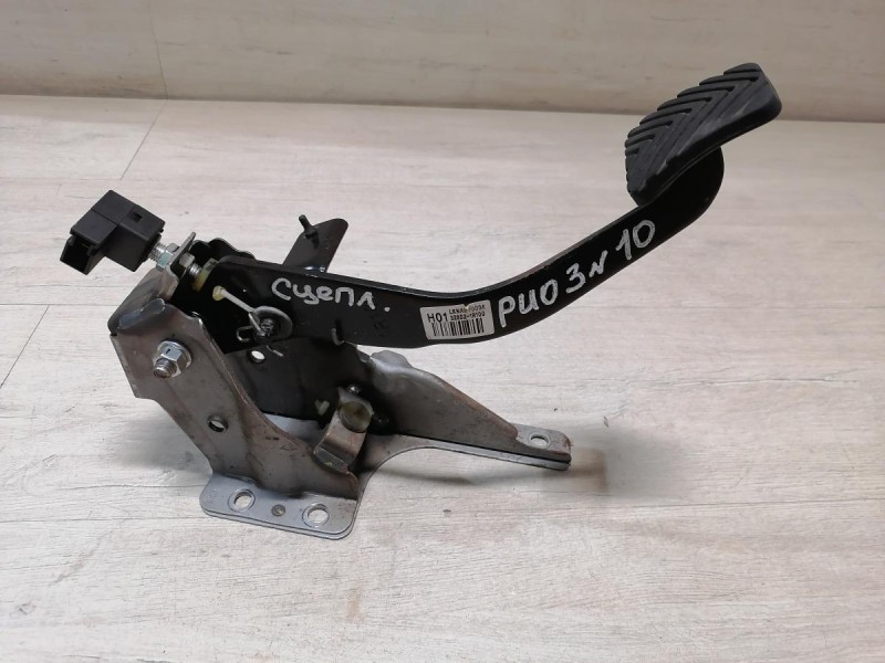Rio 3 №10 педаль сцепления