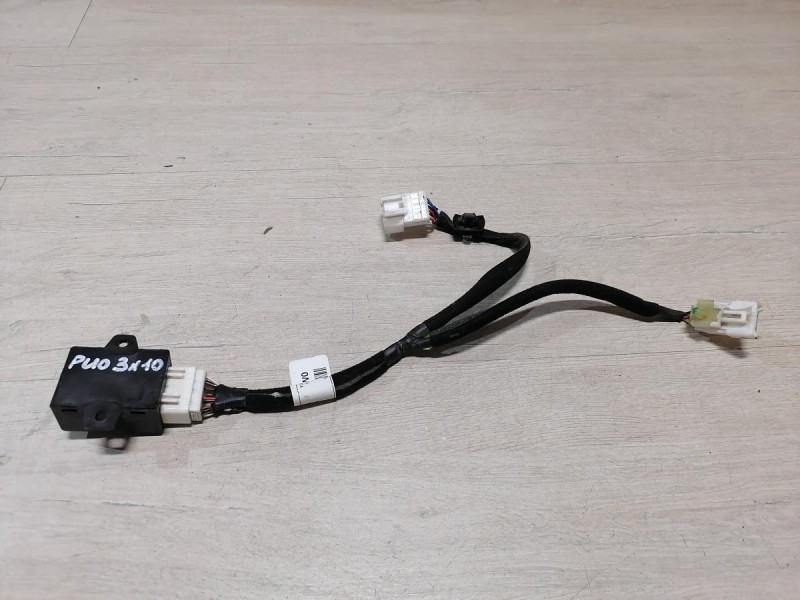 Rio 3 №10 блок управления подогревом сидений с проводкой