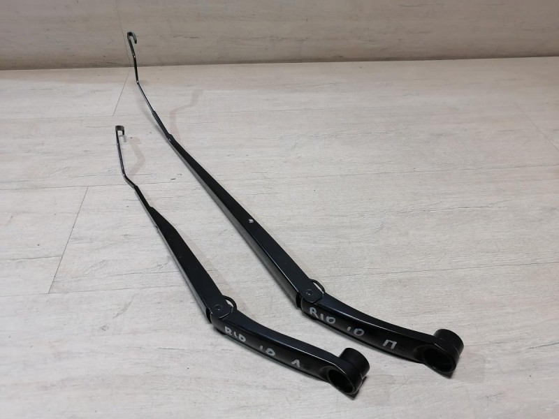 Rio 3 №10 поводок дворника левый