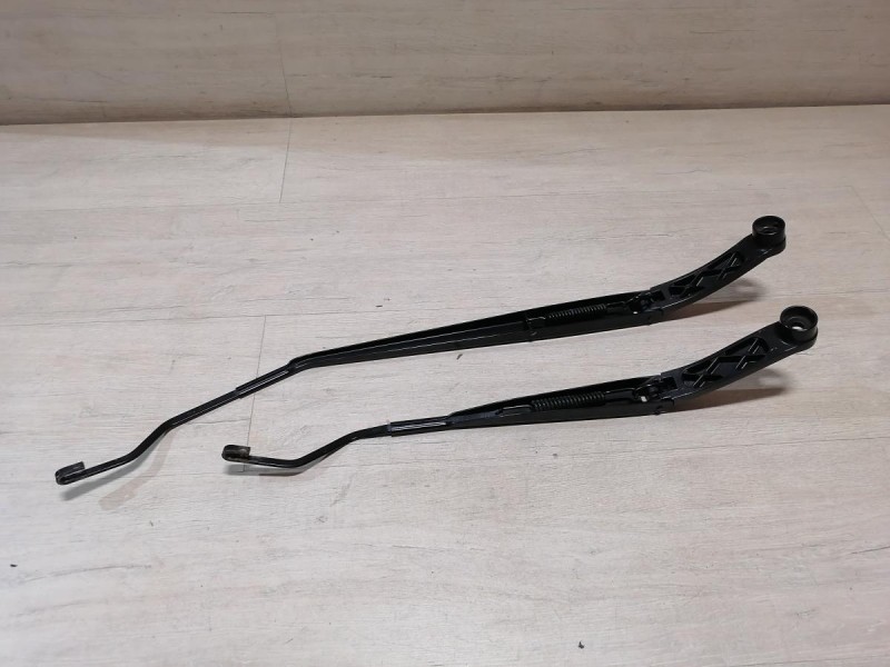 Rio 3 №10 поводок дворника левый