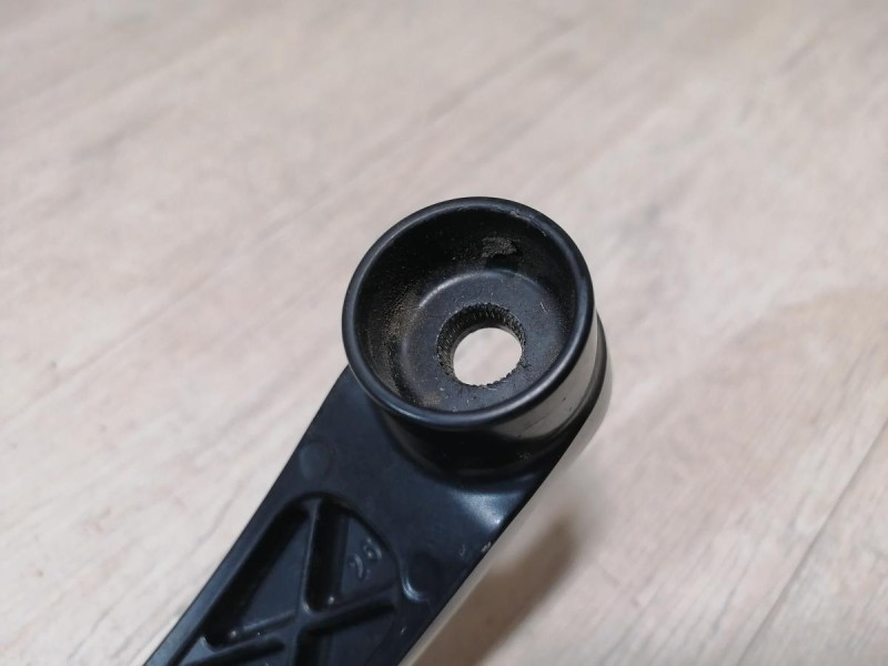 Rio 3 №10 поводок дворника левый